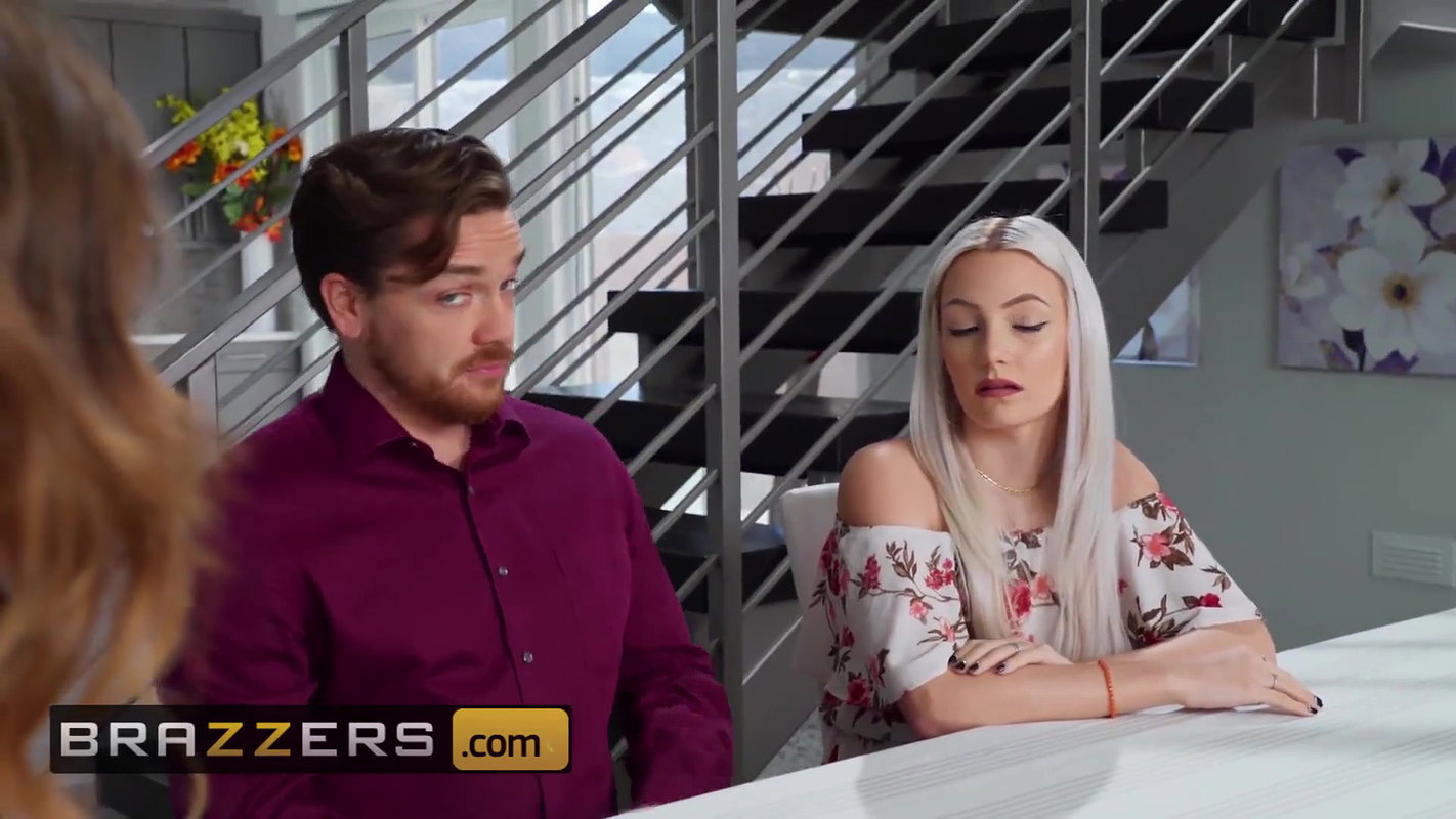 Brazzers – Anal loving Milf Cherie Deville shows off gape