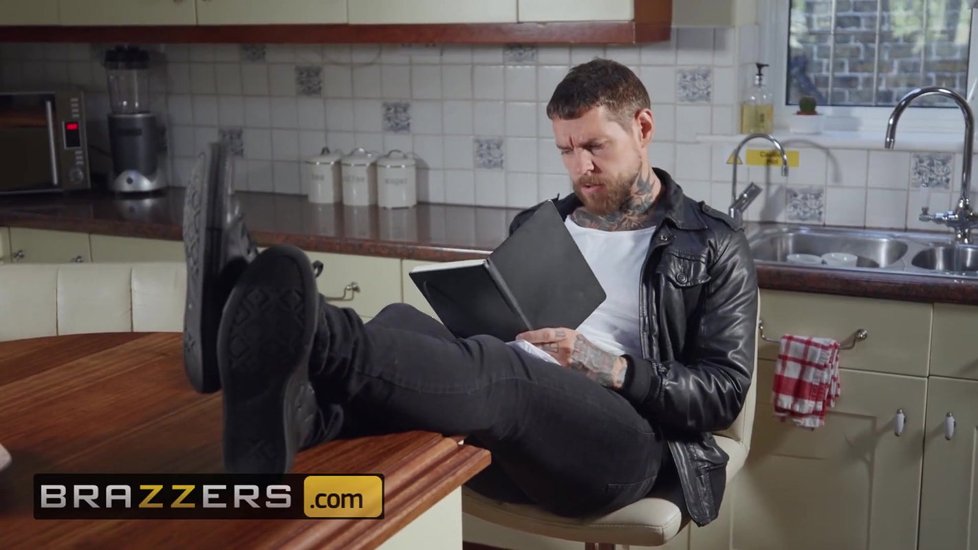 Brazzers – Big tit milf Stacey Saran cucks husband with Neighbor