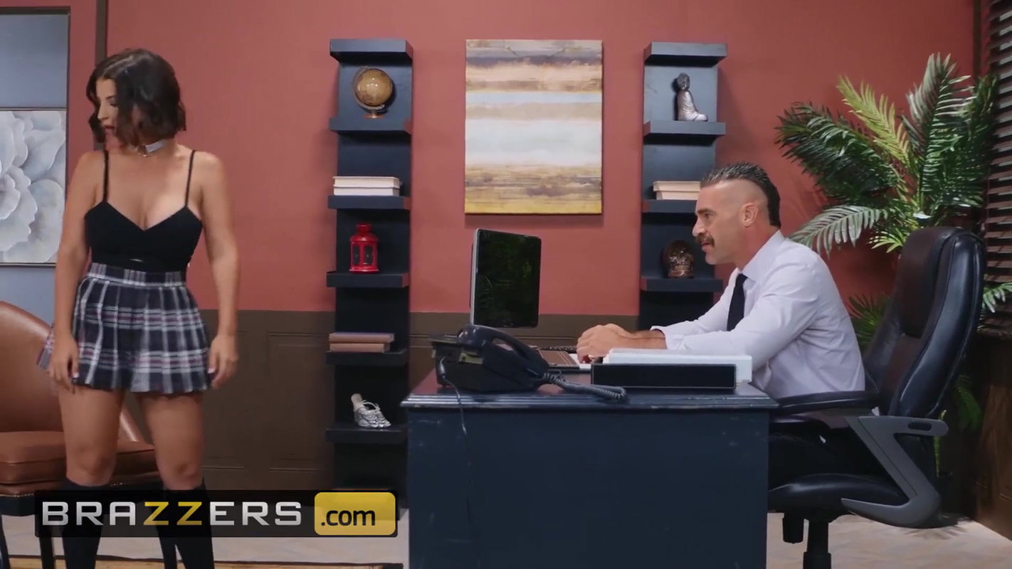 Brazzers – Big Tits School girl LaSirena69 has a uniform