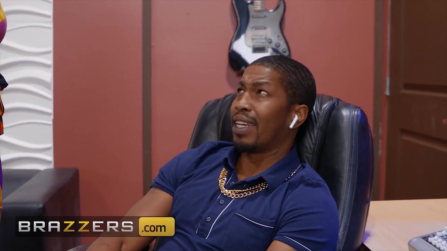 Brazzers – Busty MILF Ryan Keely Knows How to Handle Big Black Cocks