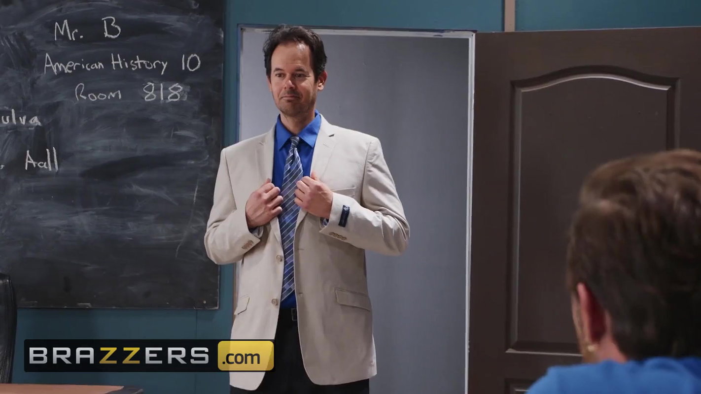 Brazzers – Curvy busty coed Violet Myers rides teacher