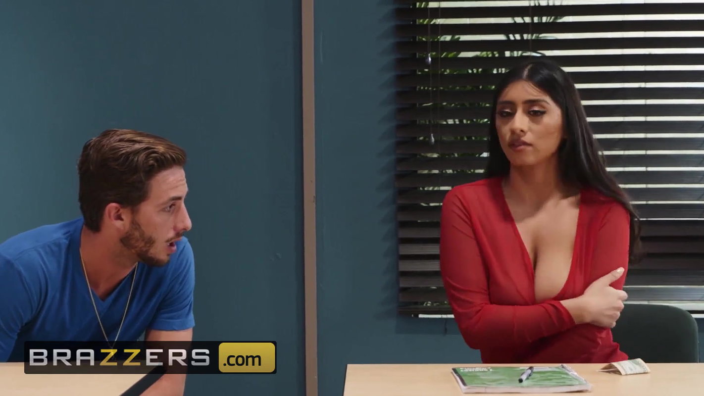 Brazzers – Curvy busty coed Violet Myers rides teacher