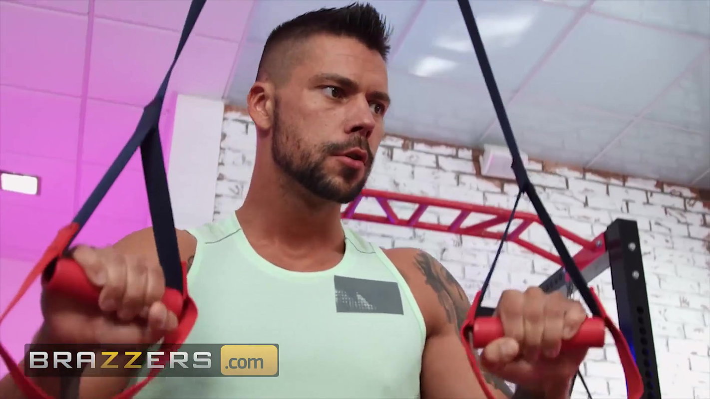 Brazzers – Czech Goddess Sofia Lee Has The Perfect Workout Jumping On Her Gym Instructor’s Hard Dick