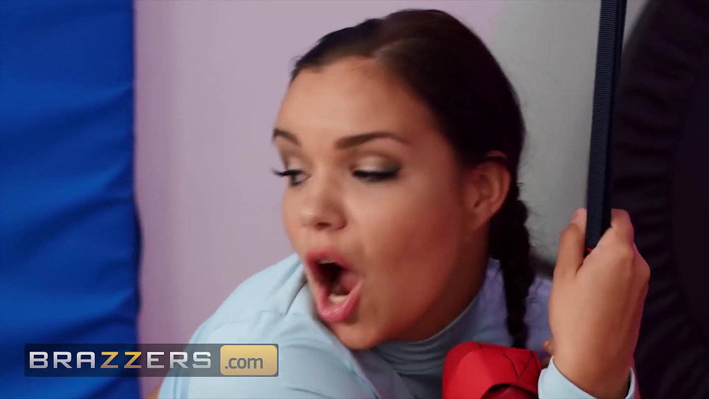 Brazzers – Czech Goddess Sofia Lee Has The Perfect Workout Jumping On Her Gym Instructor’s Hard Dick