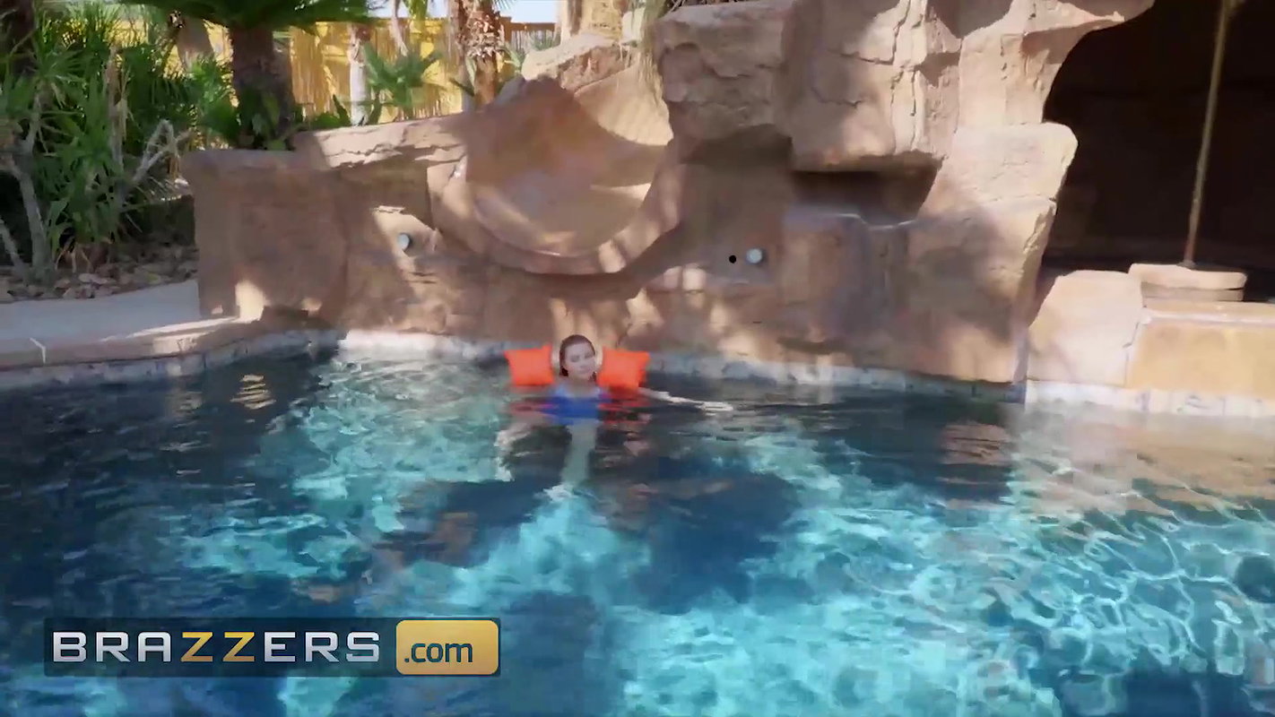 Brazzers – Ebony bbw Maserati dominates petite blonde