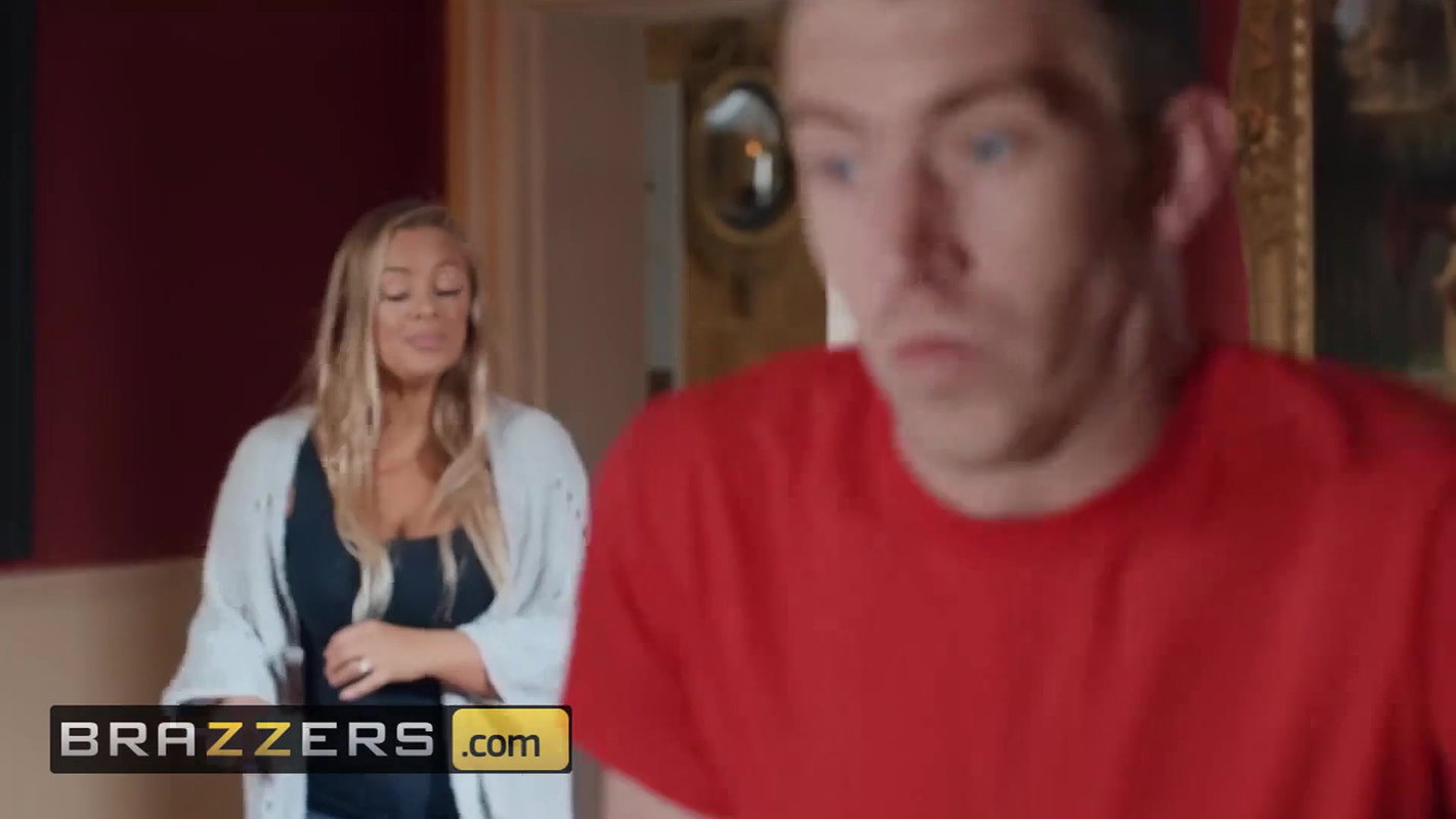 Brazzers – Ebony Neighbor Kiki Minaj loves ass fucking