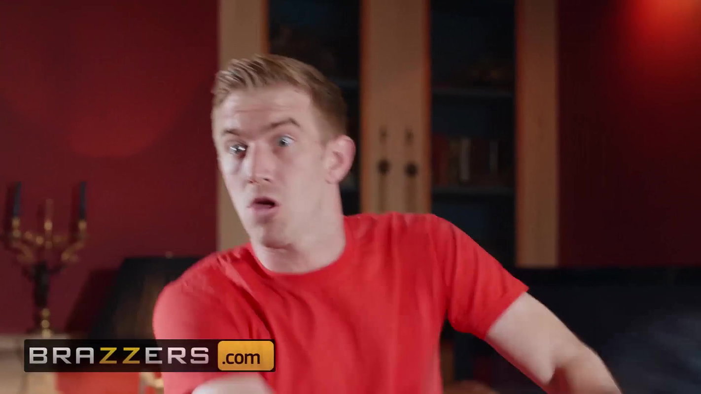 Brazzers – Ebony Neighbor Kiki Minaj loves ass fucking