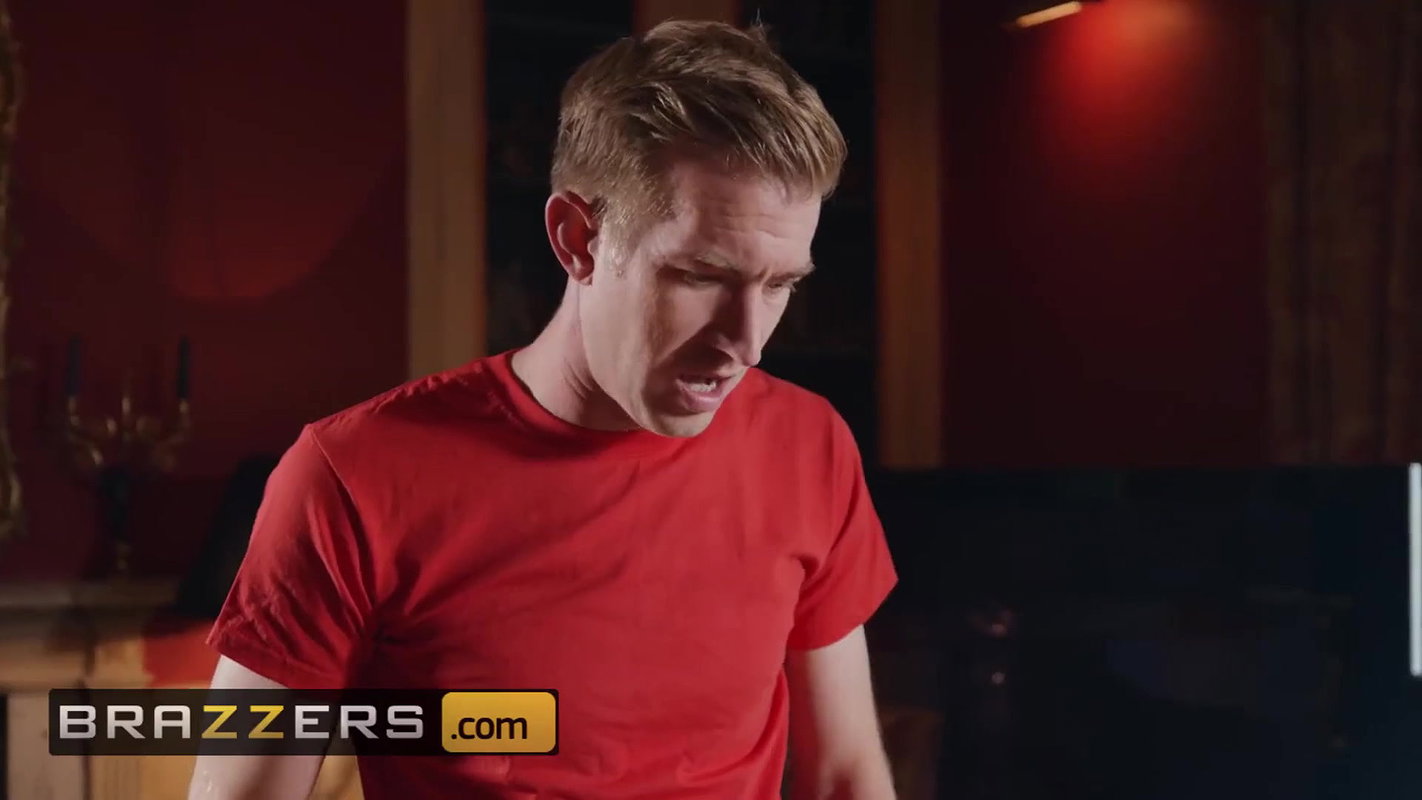 Brazzers – Ebony Neighbor Kiki Minaj loves ass fucking