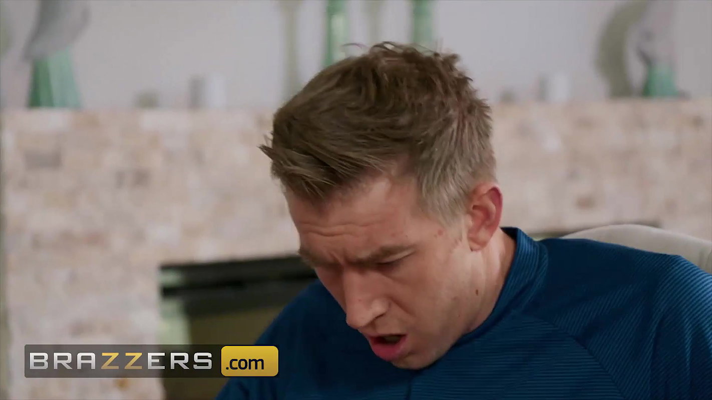 Brazzers – Horny Blonde Teen Khloe Kapri Loves Big Cocks