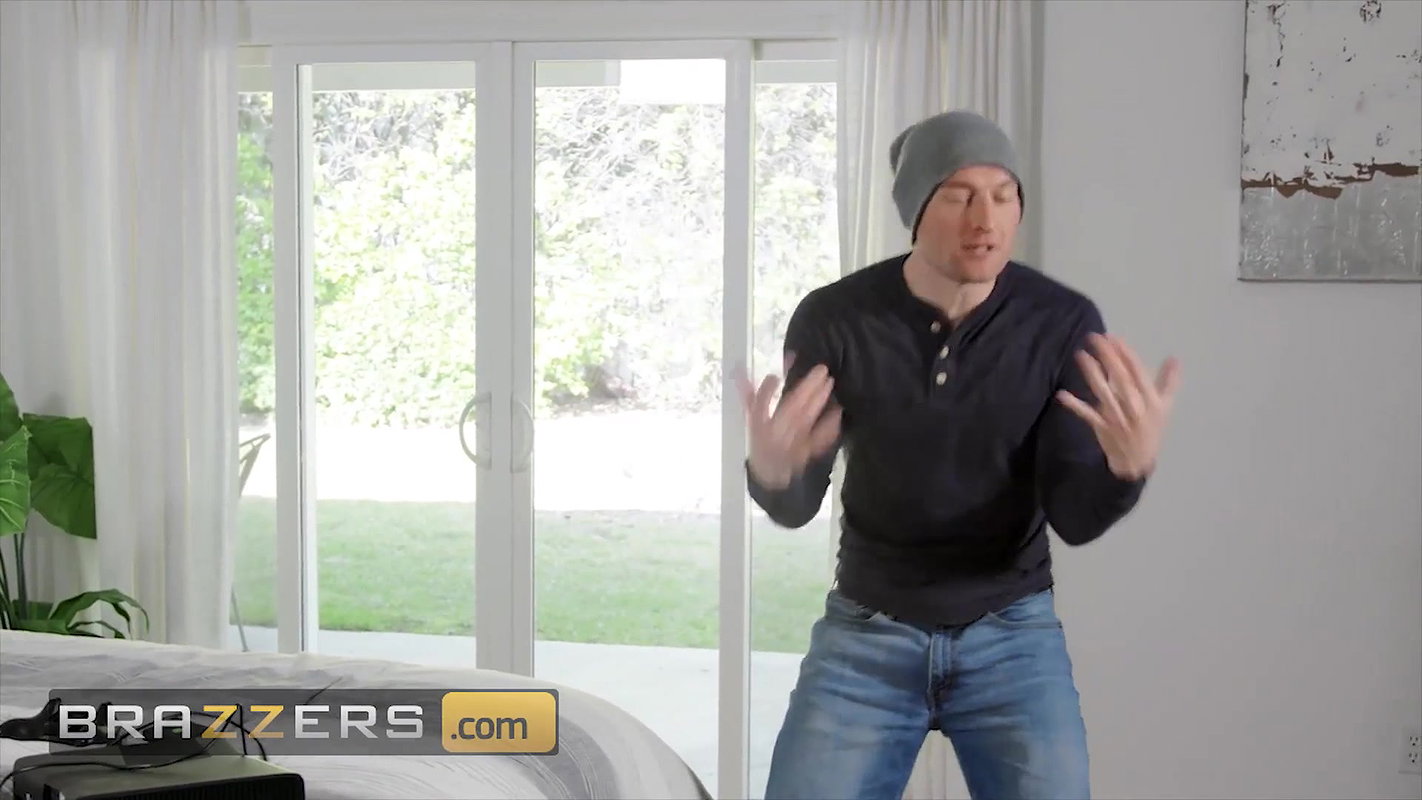 Brazzers – Horny Step Mom Holly Hotwife Goes Down On Her New Step Son