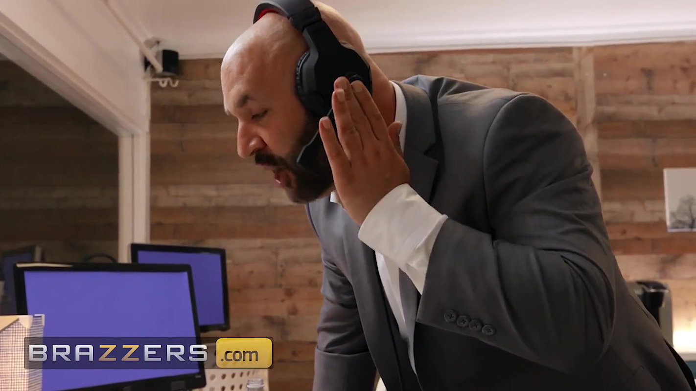 Brazzers – Kissa Sins & Bella Rolland Cannot Be Contained, Even When They Are Live On Air