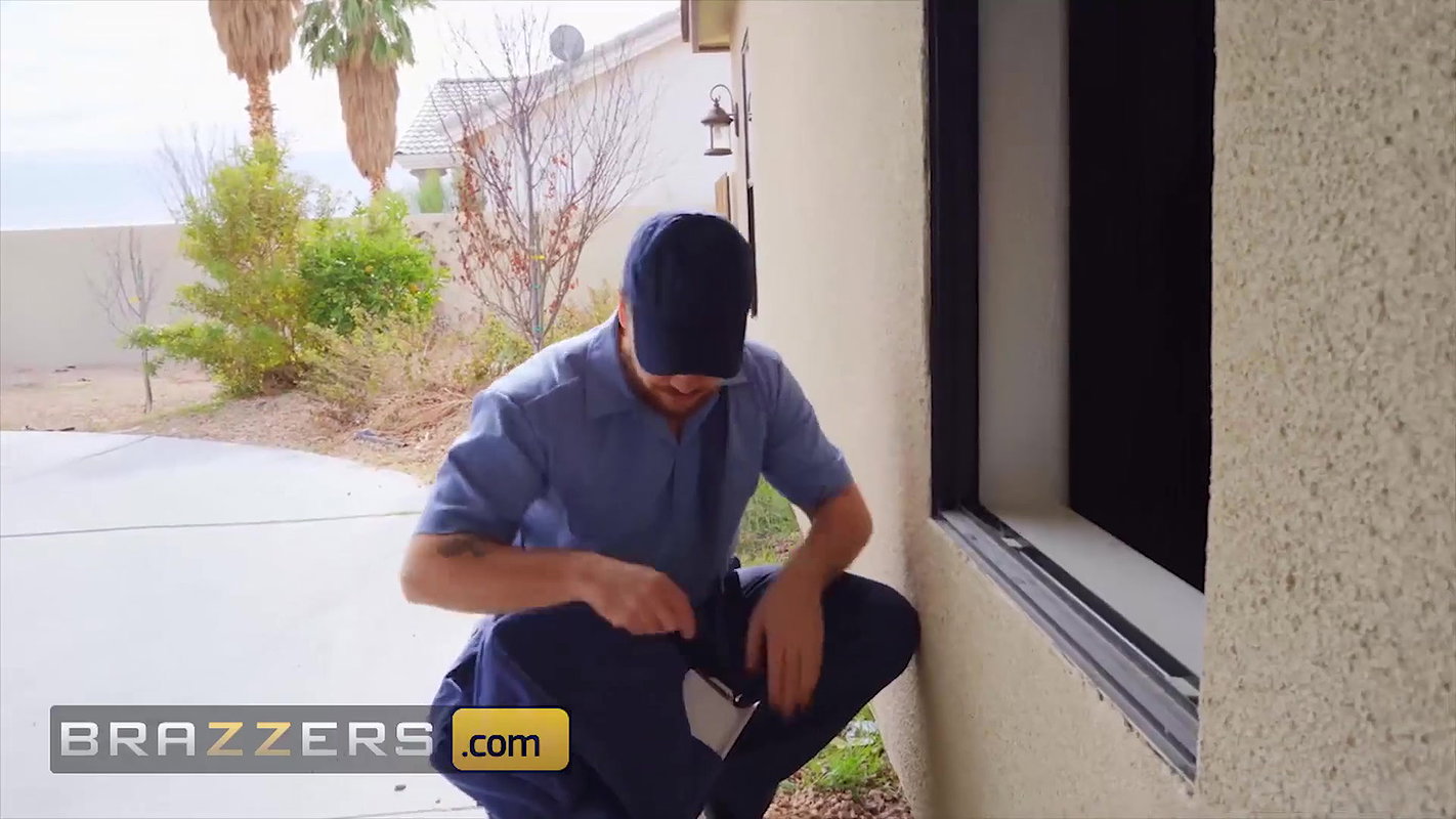 Brazzers – Lucky Mailman Fucks Katy Jayne’s Ass On The Massage Table & Shoots His Load On Her Face