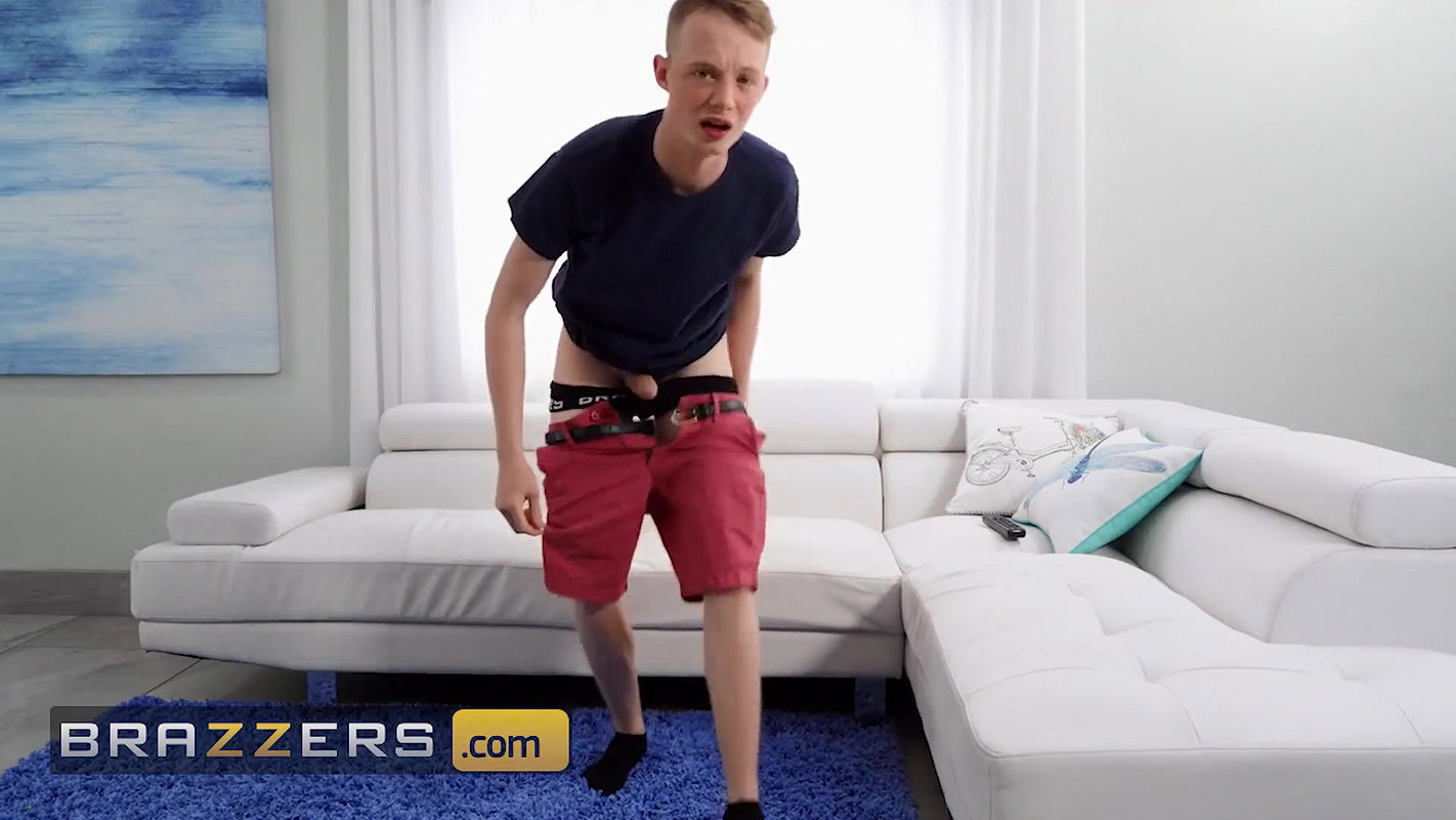 Brazzers – Luna Star Pulls Jimmy Michaels Into The TV To Fuck Her Ass & Gets A Facial As Well