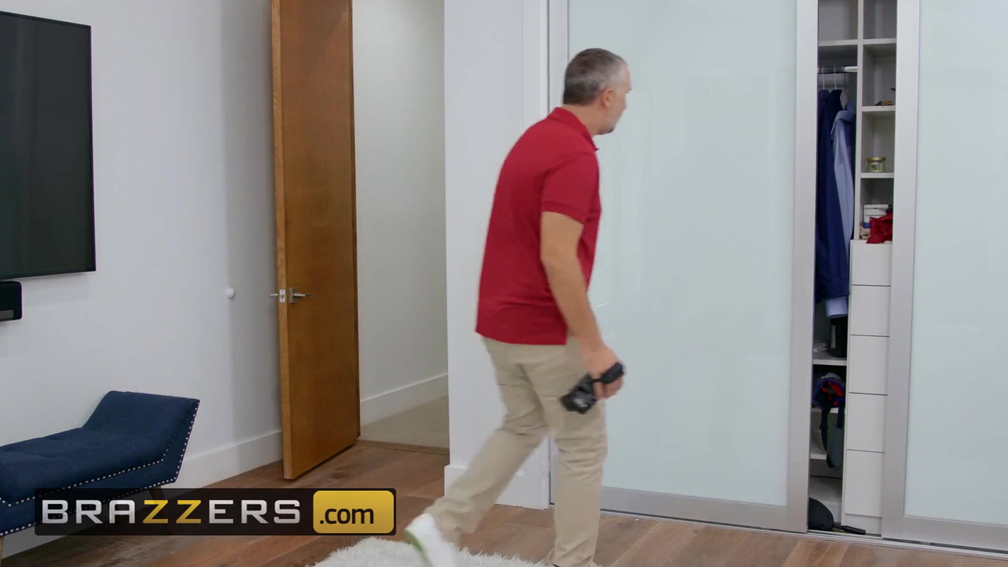 Brazzers – PAWG Britney Amber fucks pantie sniffer