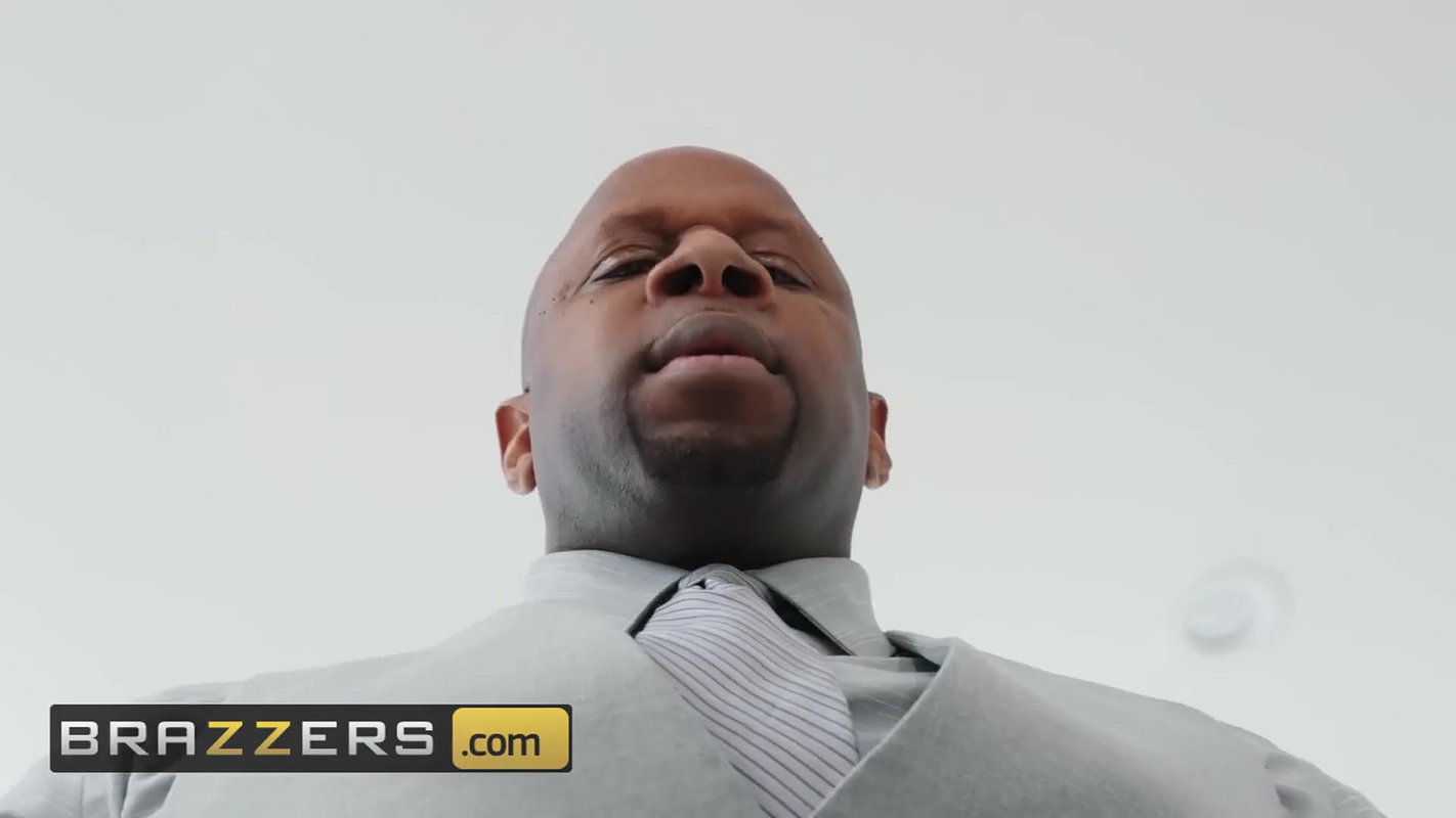 Brazzers – PAWG Lela Star cucks man for black bull