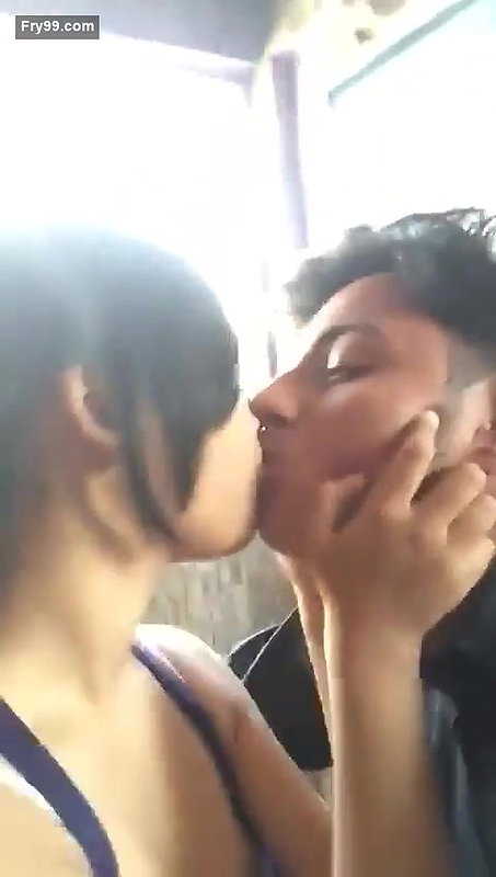 desi lover hot kissing video