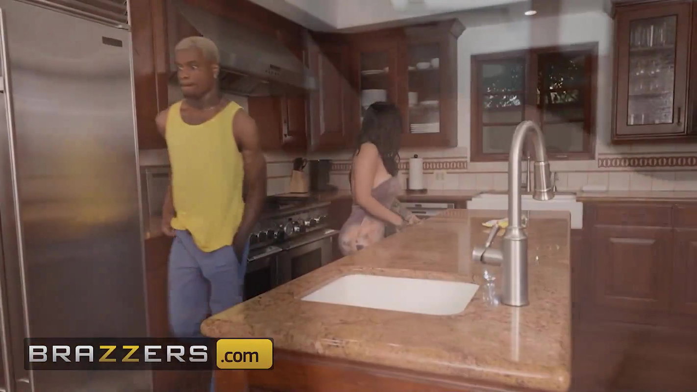 Brazzers – Scarlit Scandal’s BF Goes To Visit Her & Also Her Busty Roommate Tokyo Lynn