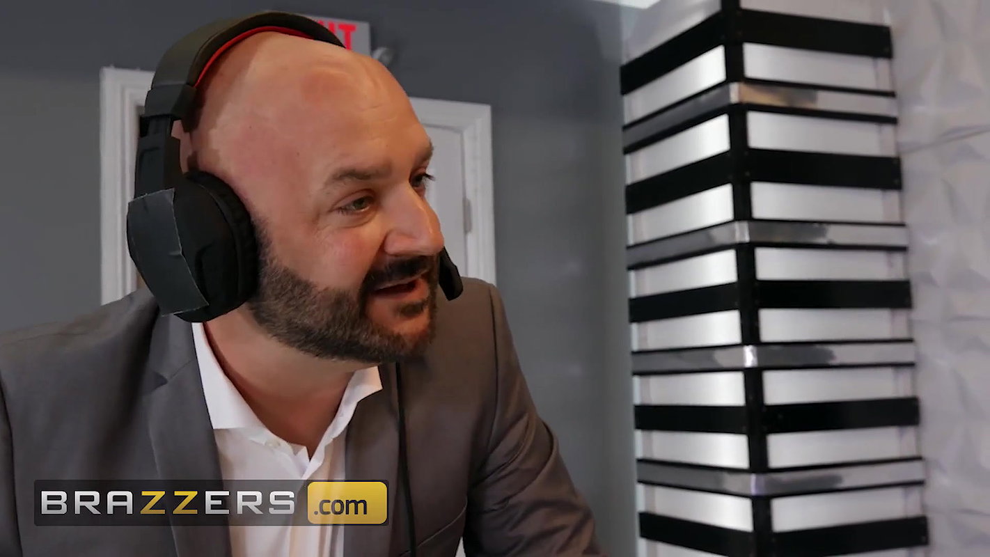 Brazzers – Sexy & Horny Babes Kissa Sins & Bella Rolland Get Fucked In The ZZ News Studio