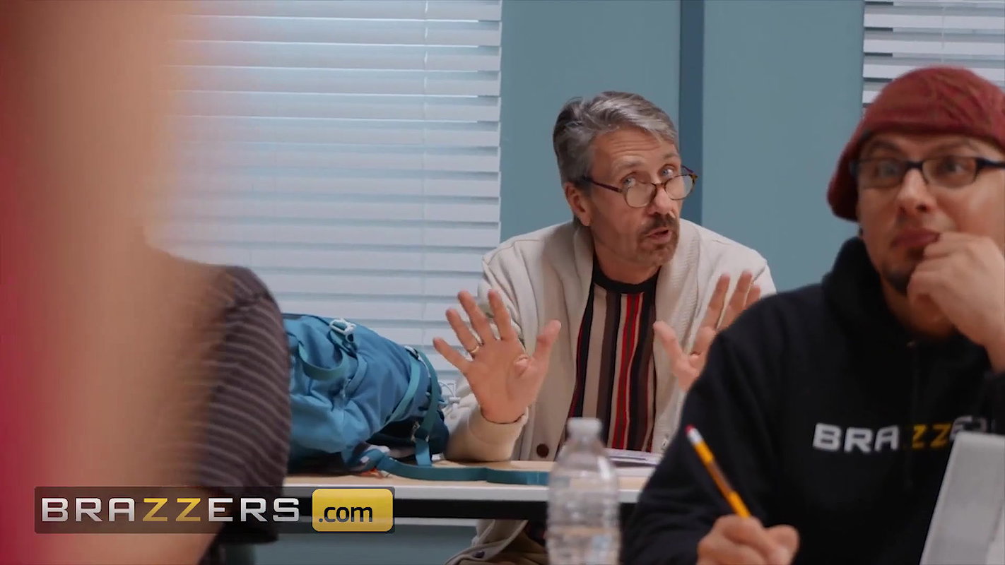 Brazzers – Sexy Babe Bella Rolland Is So Horny For An Old Man’s Cock