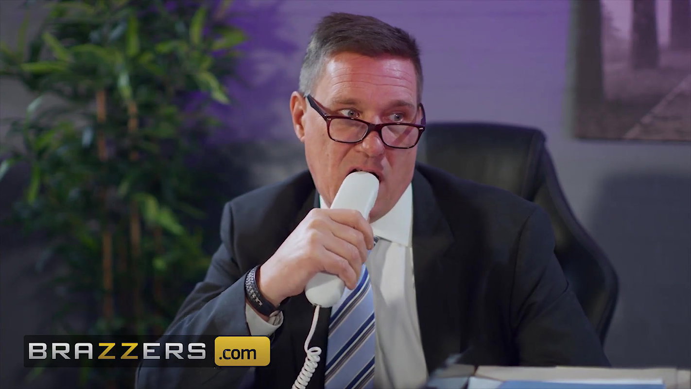 Brazzers – Sexy Office Milf Skyler Mckay Takes Huge Cock Up Her Ass