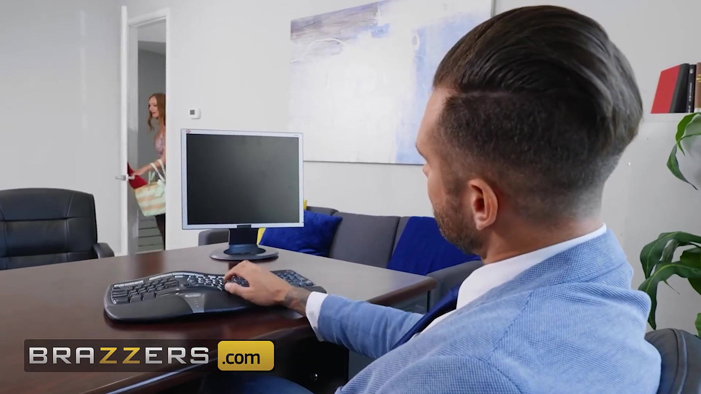 Brazzers – Skylar Snow Will Do Anything To Help Her Bf With His Grades, Even Fuck The College Dean