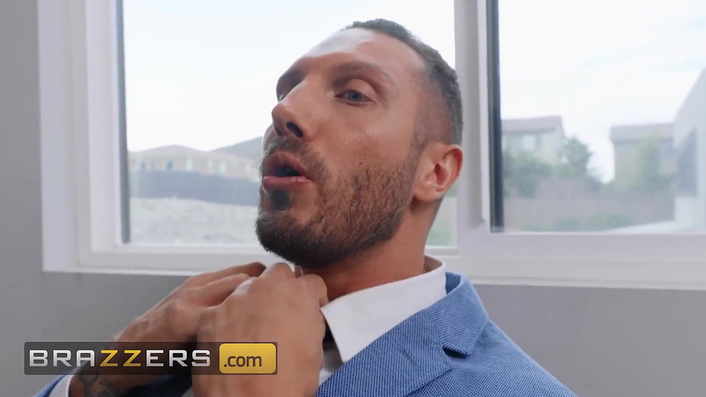 Brazzers – Skylar Snow Will Do Anything To Help Her Bf With His Grades, Even Fuck The College Dean