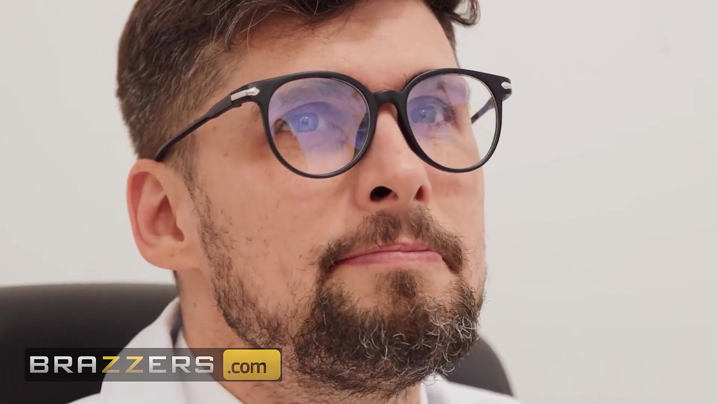 Brazzers – Sofia Lee Gives The Best Bday Present To Her Gf Zlata Shine, A Vibrator & A Wild 3some