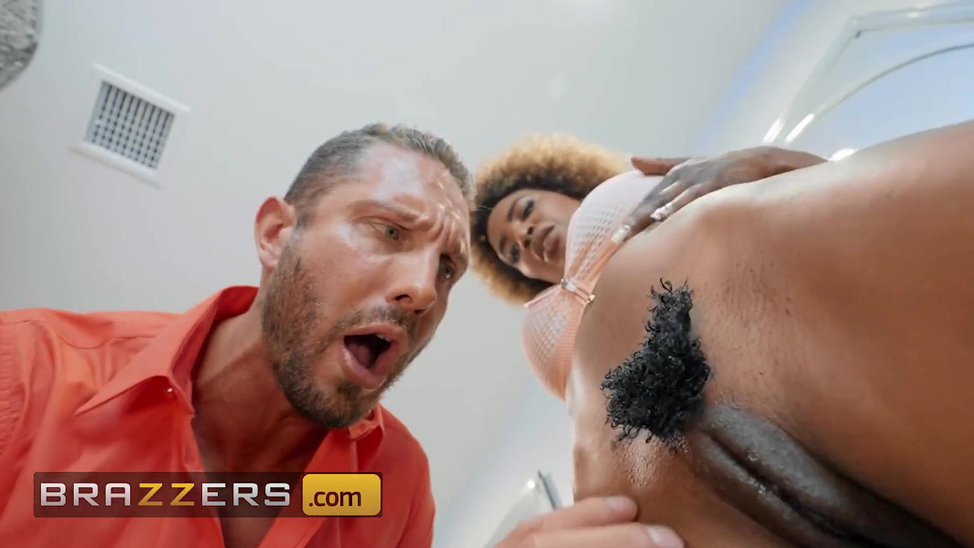Brazzers – The Merkin On Quinton’s Face Turns On His Gf Aubree Valentine & Her Roommate Demi Sutra