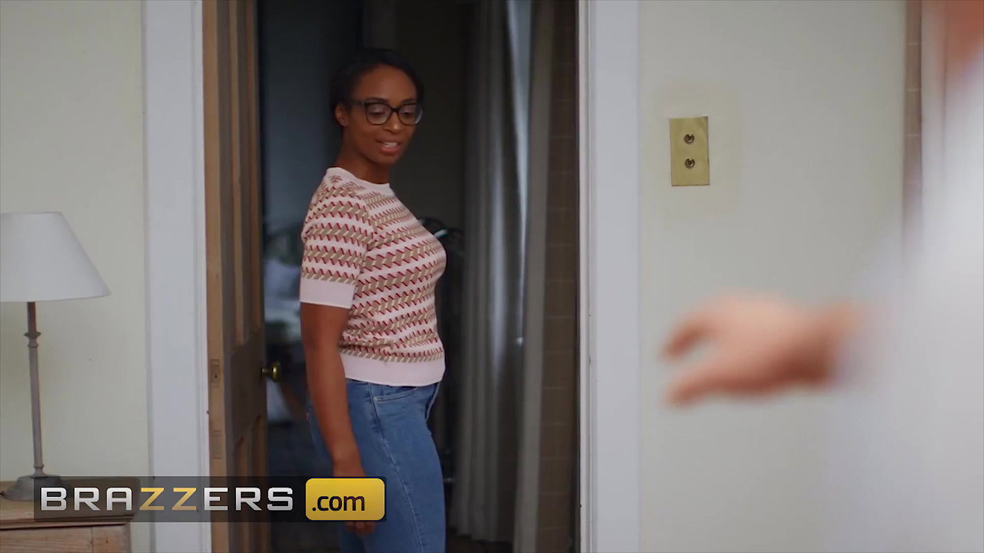 Brazzers – Valentina Nappi struts over and offers Danny what he’s been wish