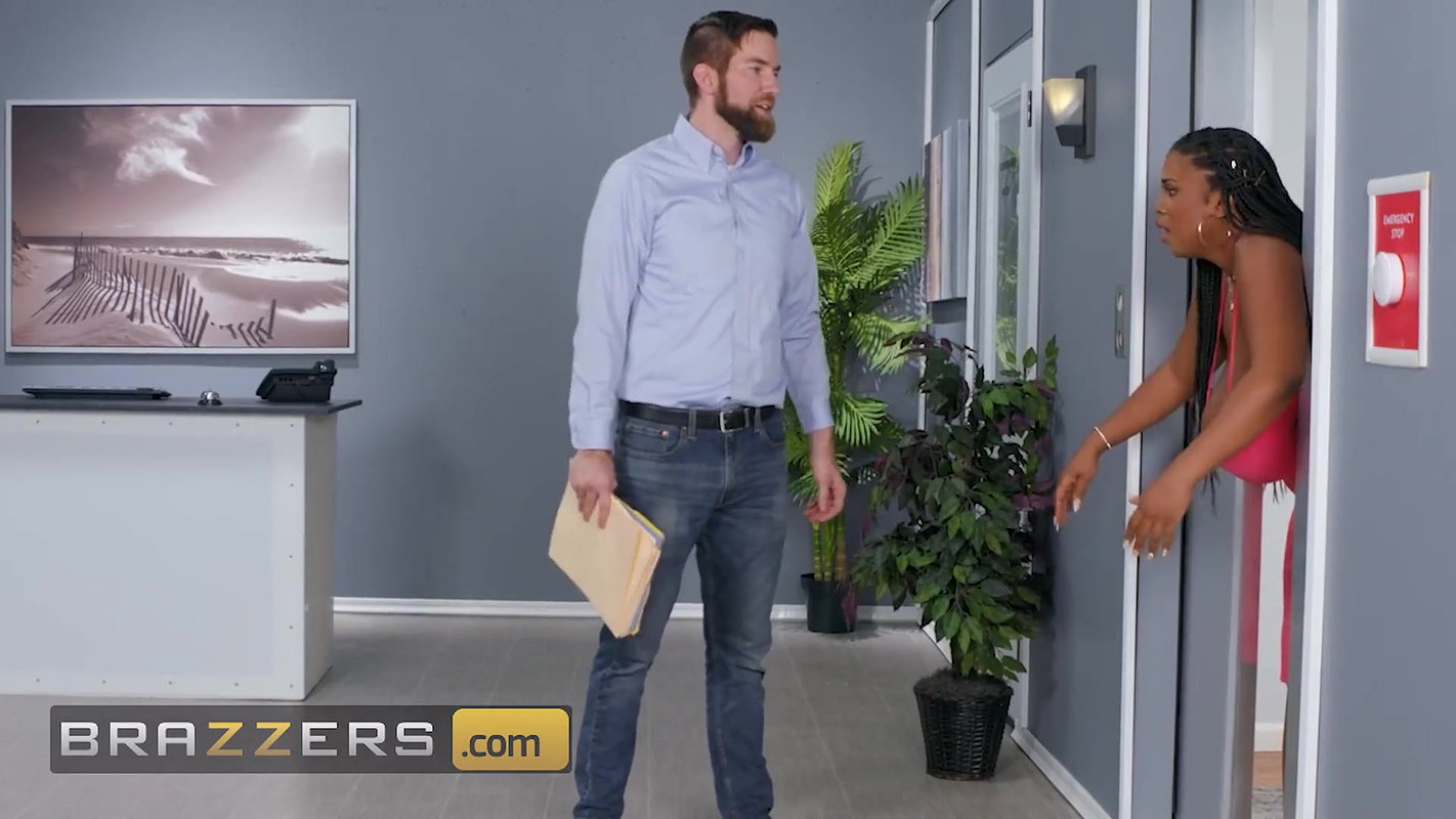 Brazzers – Xander Helps Maserati XXX Get Unstuck By Oiling Her Big Ass & Fucking