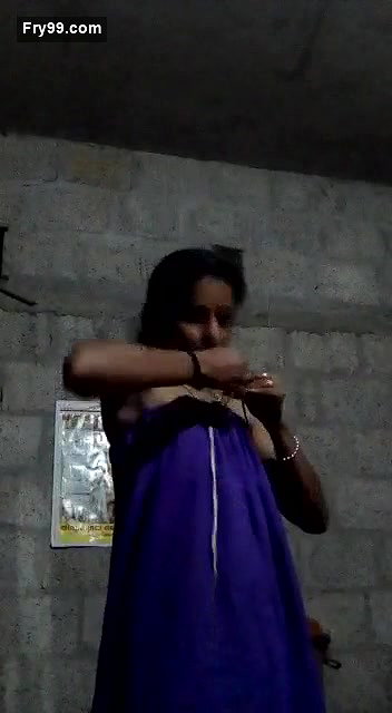 Village bhabhi showing