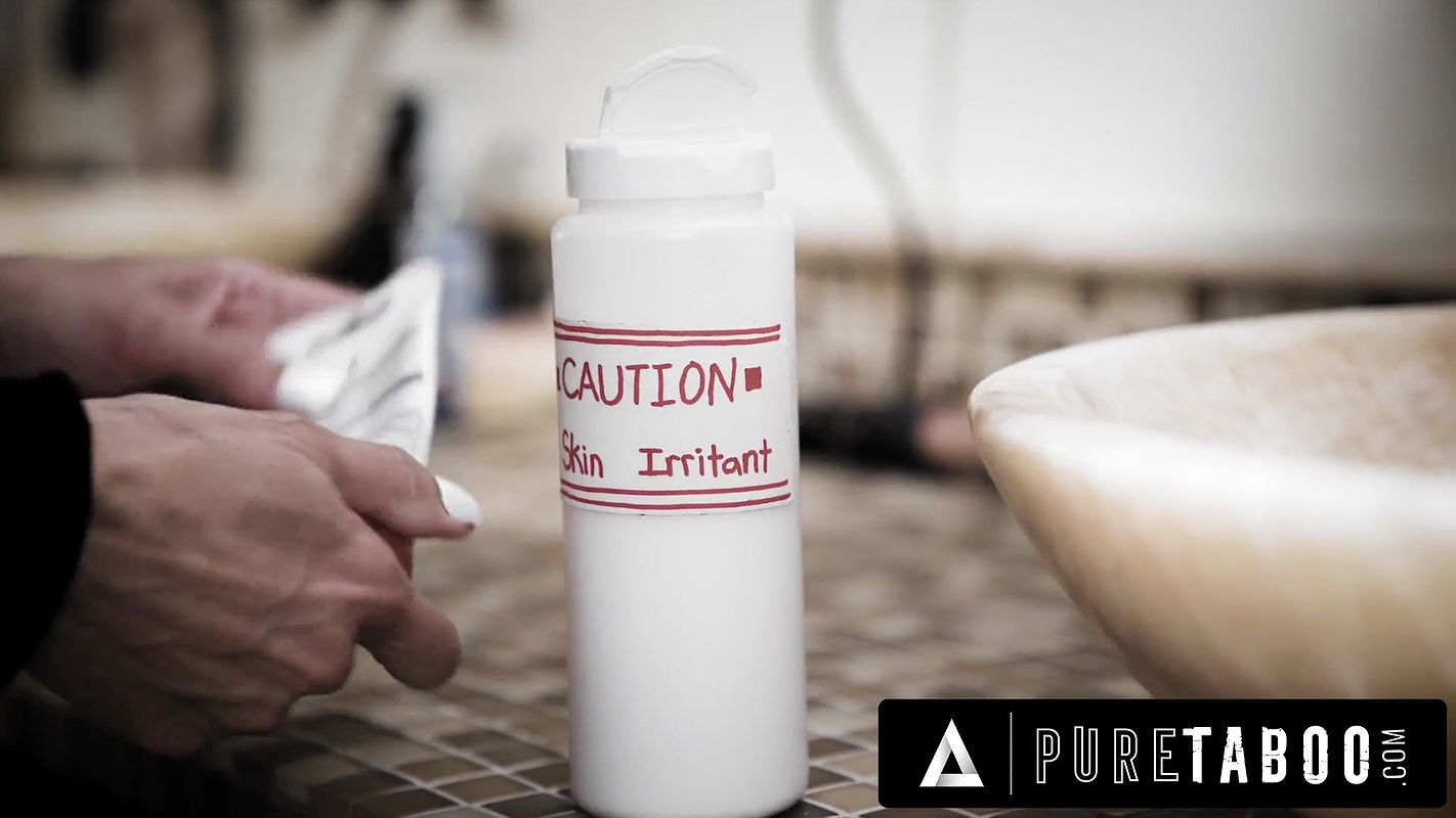 PURE TABOO MILF Stepmom Reagan Foxx Pleasures Injured Stepson To Get The Cum She’s Been Craving