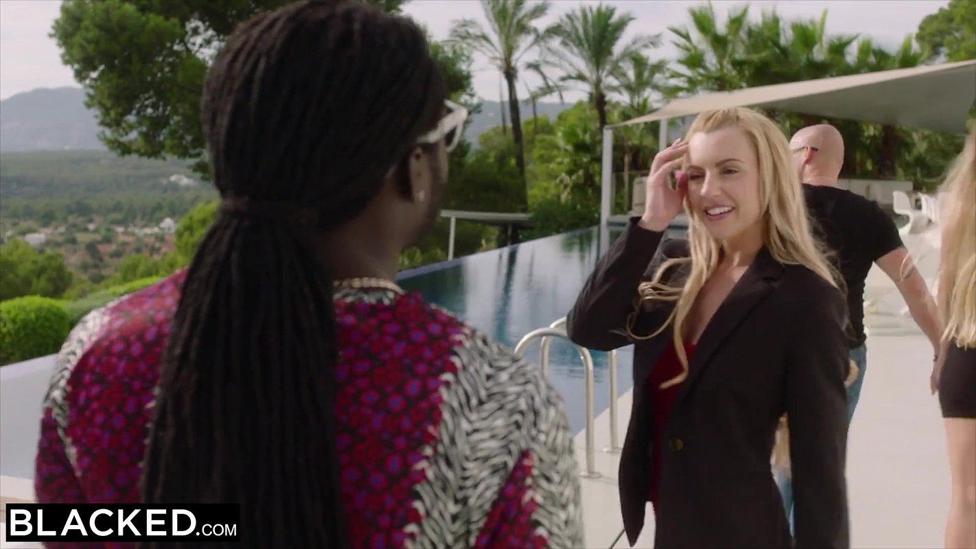 BLACKED – Estate Agent Lexi Belle Cant Resist BBC