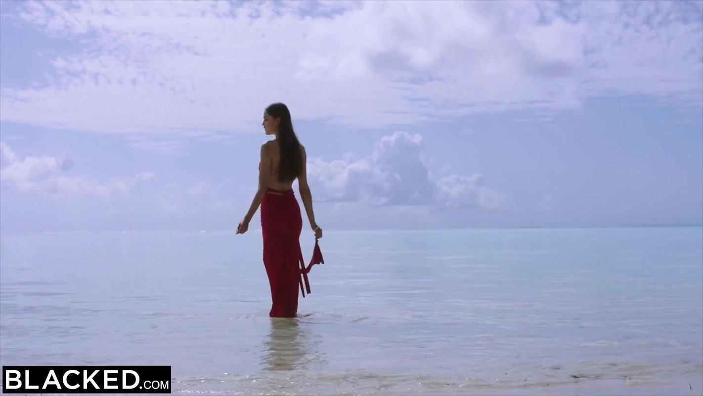 BLACKED BBC-crazy Sonya seduces competition judge