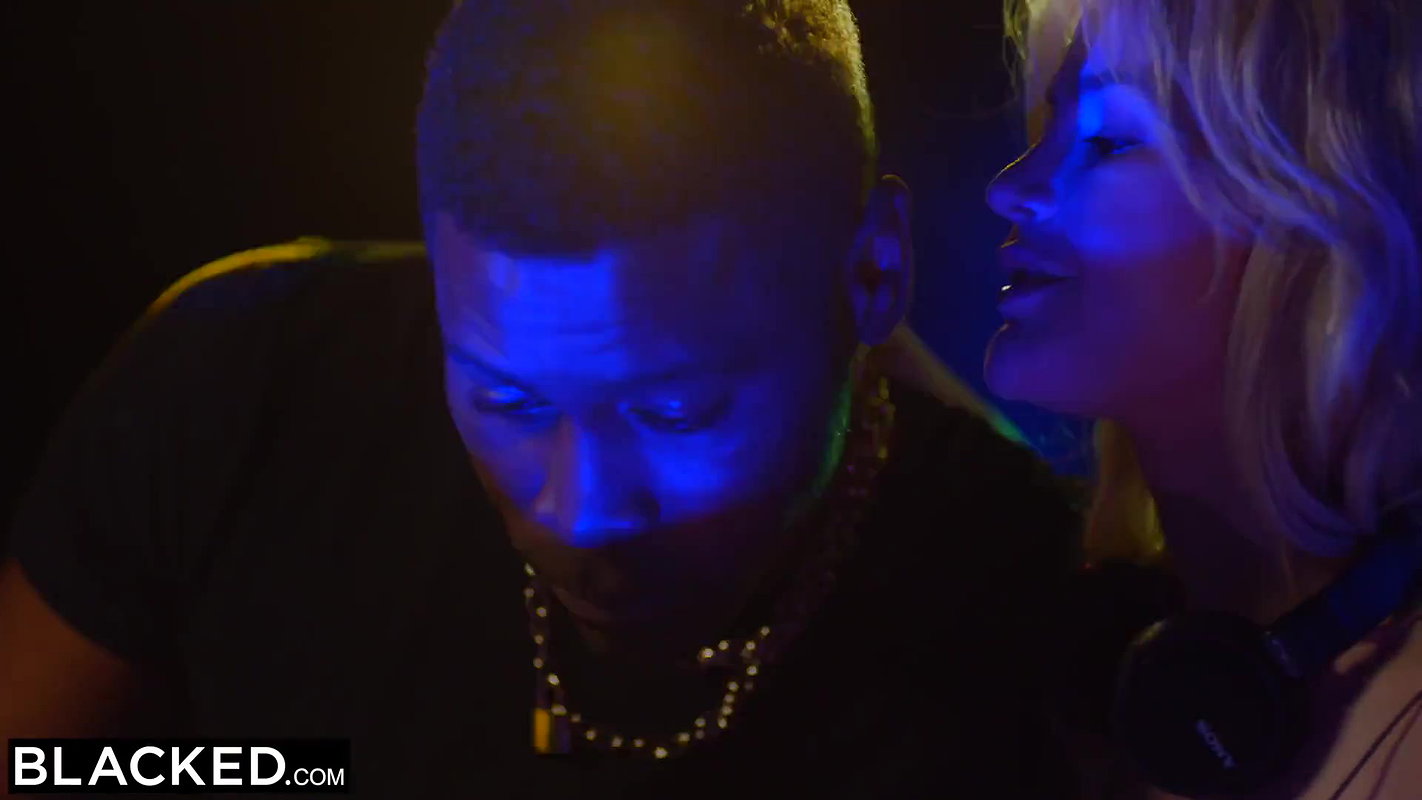 BLACKED BBC-hungry Blonde fucks DJ at her house party