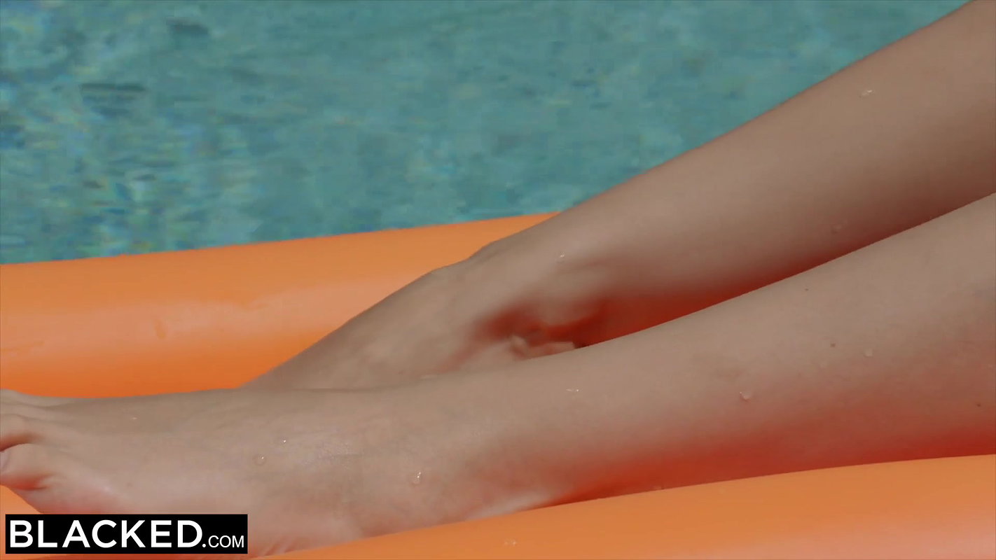 BLACKED Fangirl Sia has passionate affair with her DJ crush