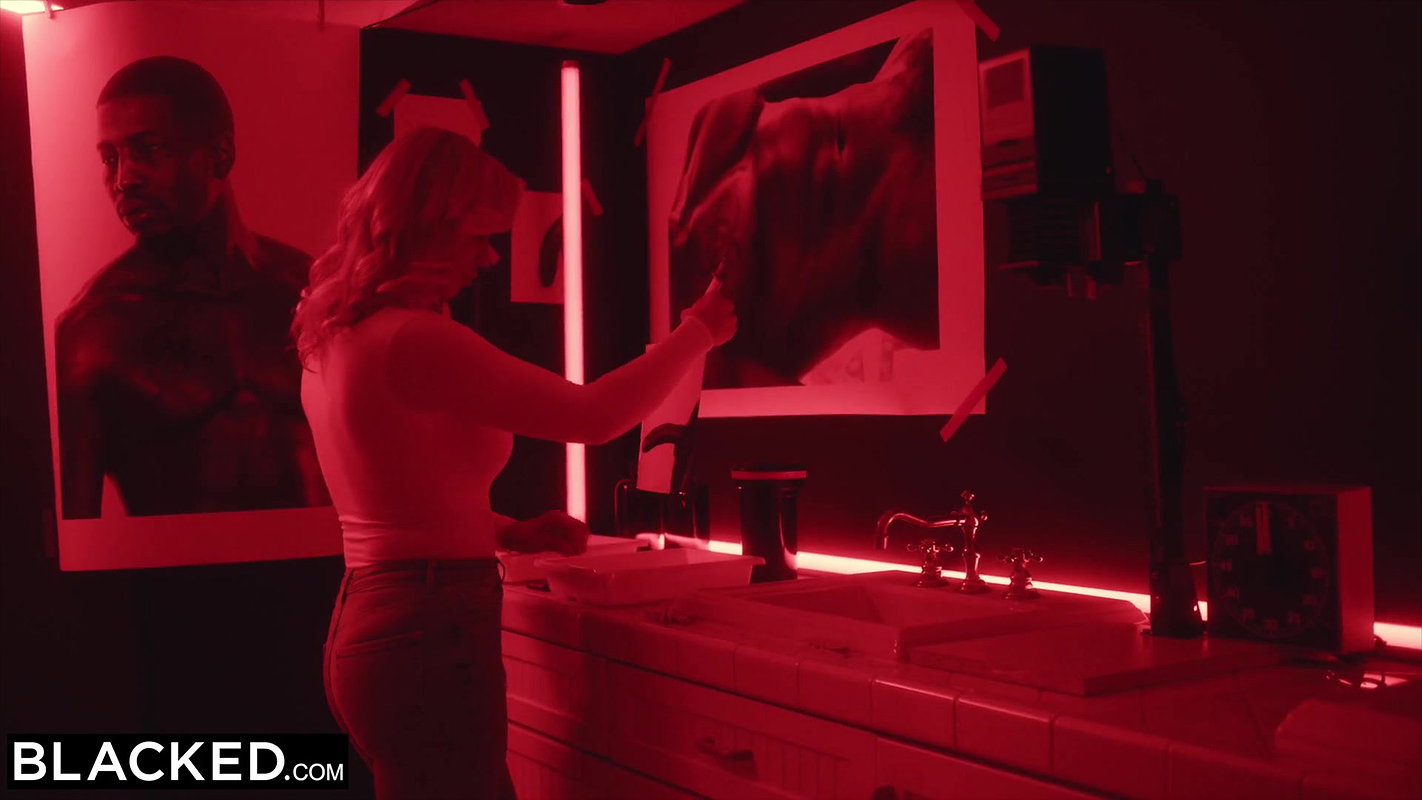 BLACKED Gorgeous artist Rachel seduces her model Isiah