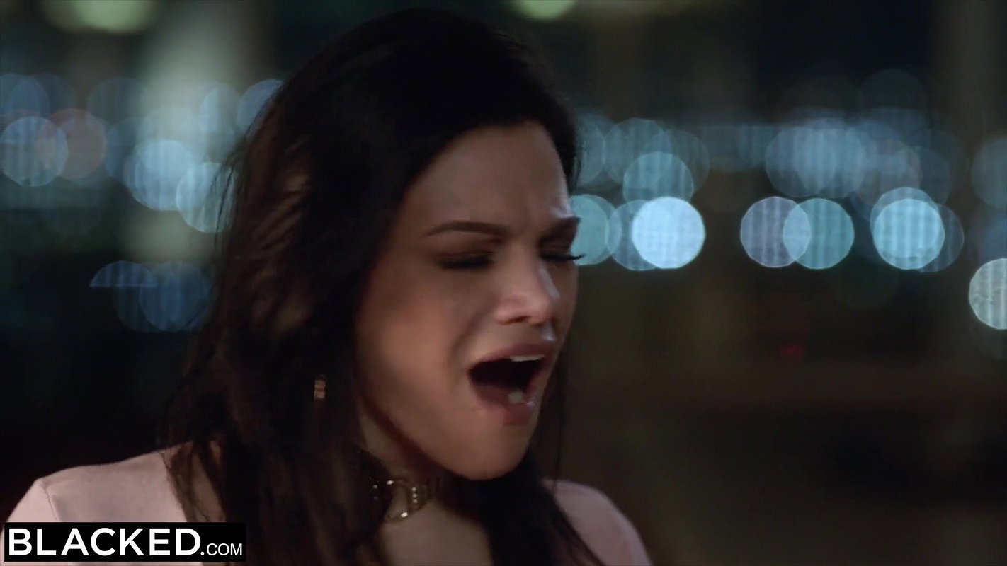 BLACKED Gorgeous BBC-hungry Mona can land any man she wants