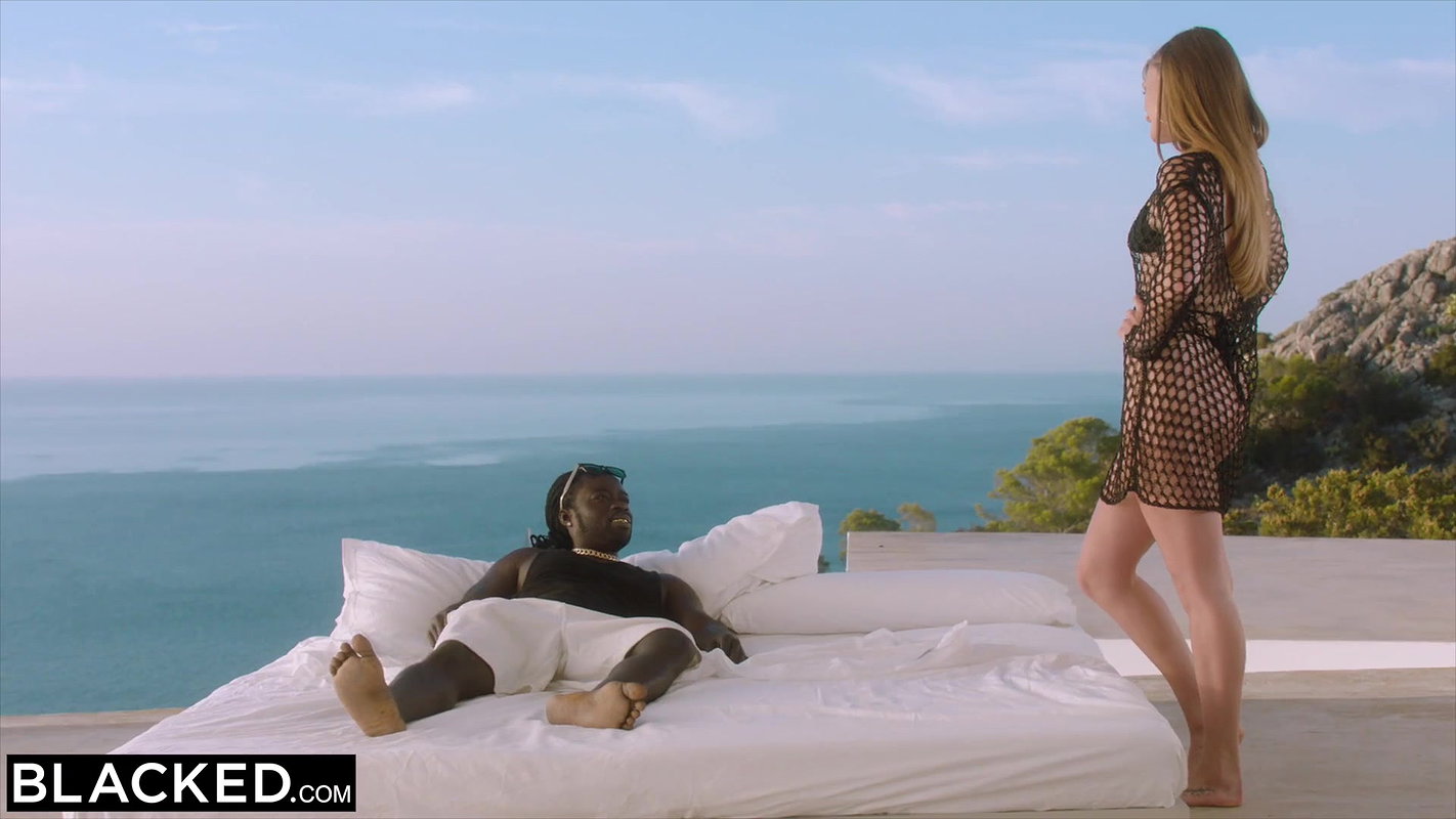 BLACKED Honour gets an unexpected roommate she can’t resist