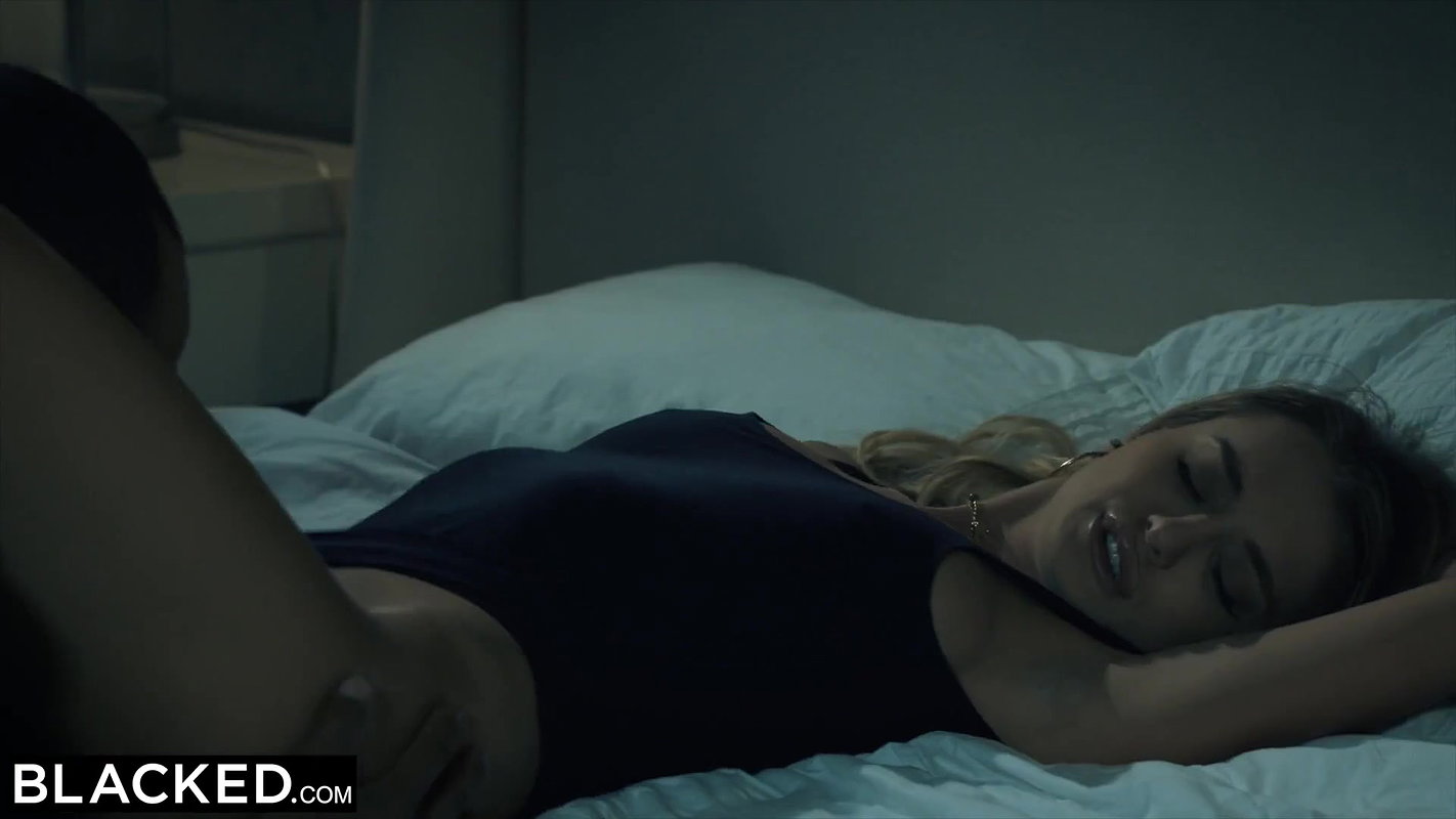 BLACKED Horny Waitress Hooks Up With BBC Sports Legend