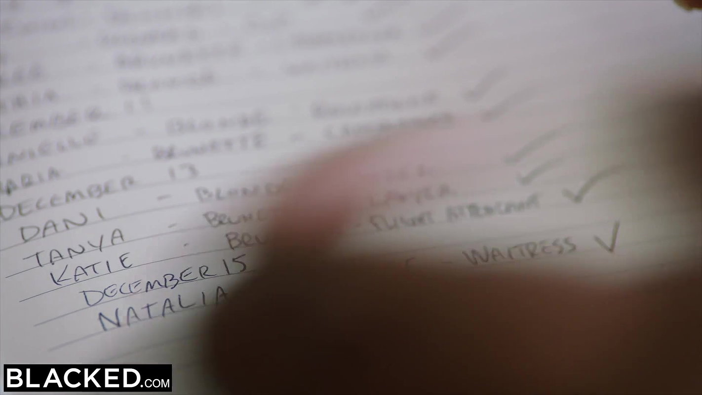 BLACKED Horny Waitress Hooks Up With BBC Sports Legend