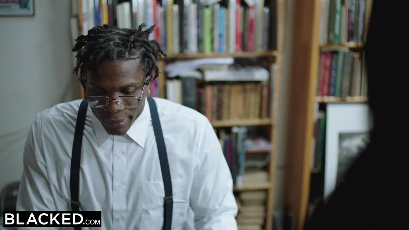 BLACKED This BBC queen finds black nerd with huge cock !