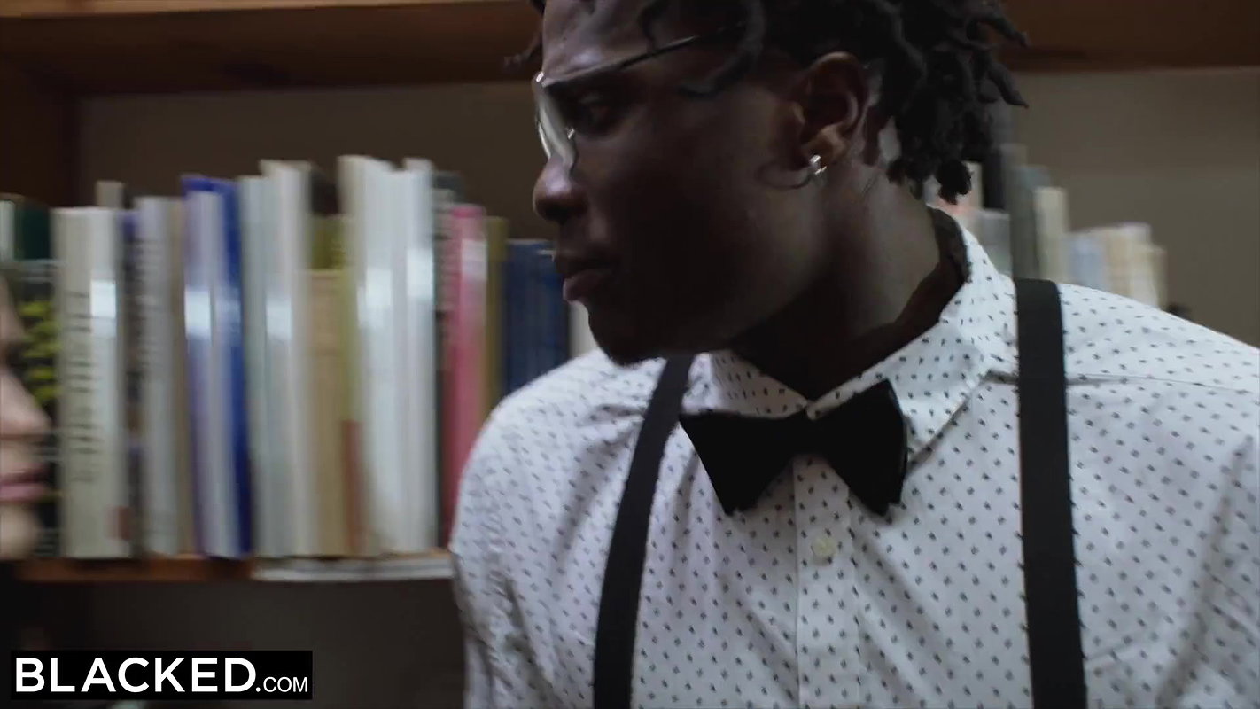 BLACKED This BBC queen finds black nerd with huge cock !