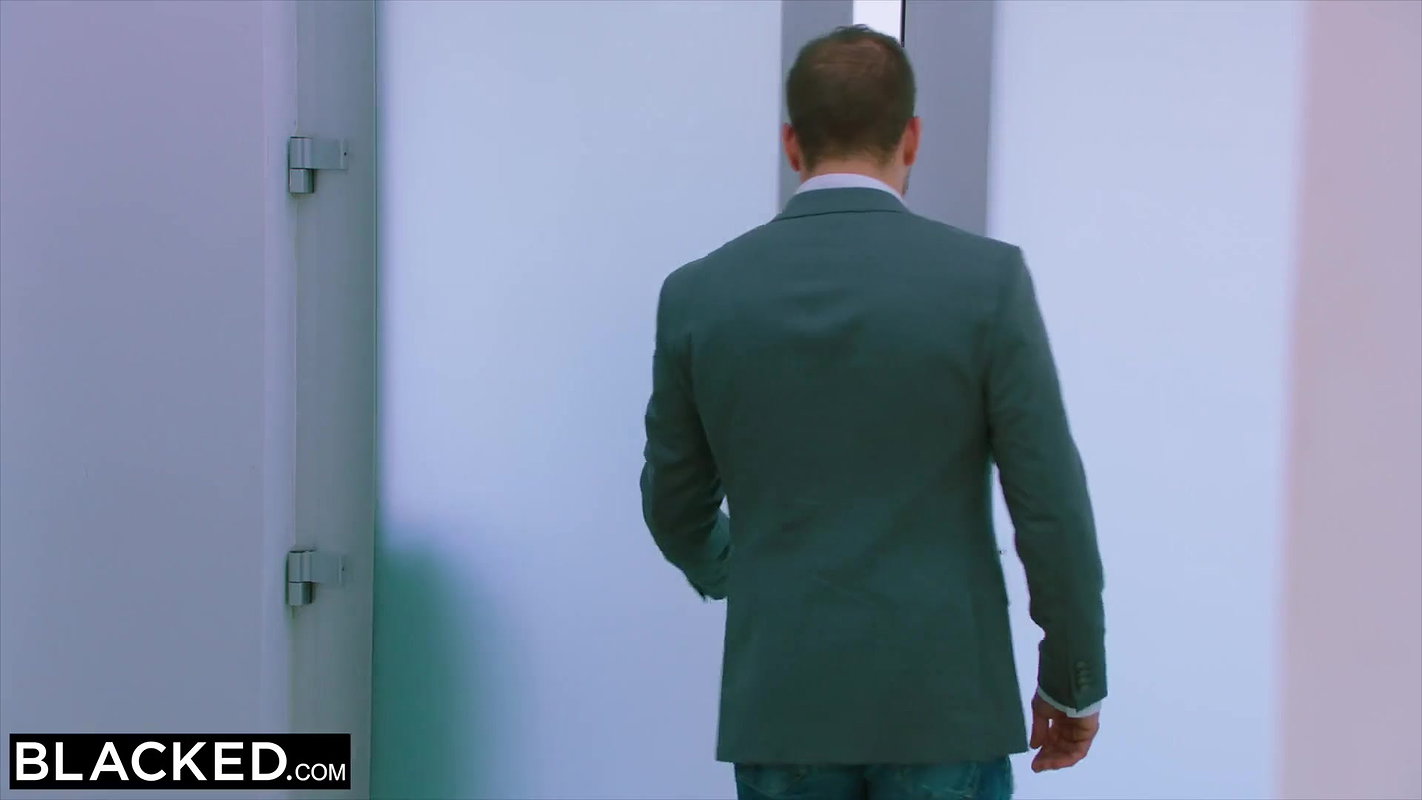 BLACKED This PAWG masseuse did not expect to fuck her black client