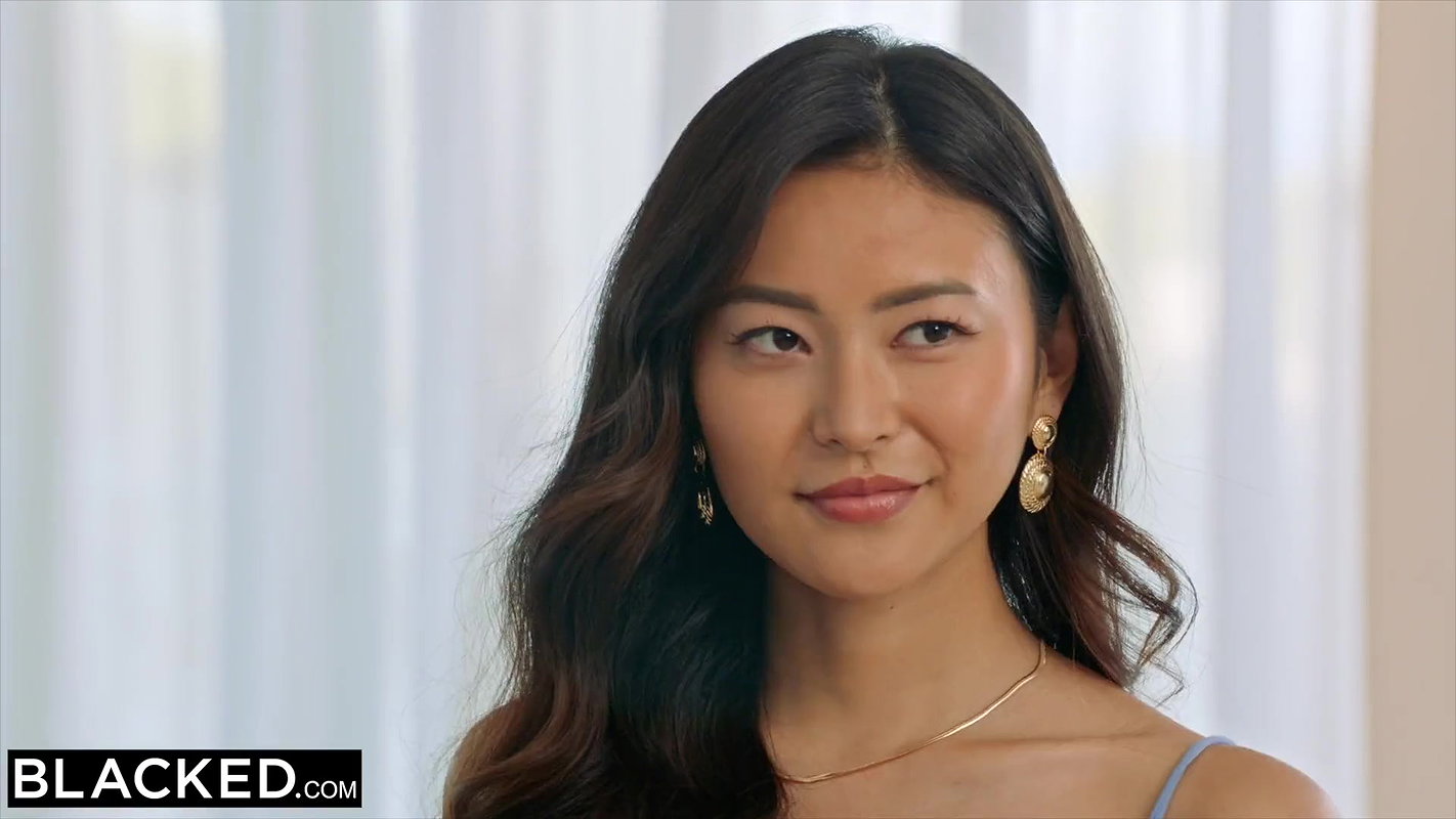 BLACKED Vicki shares her man with BBC-hungry hottie Rae