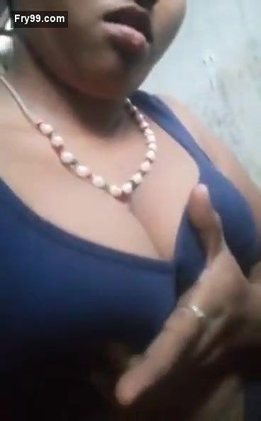 SuperHorny Tamil Girl Showing And Masturbating With Carrot