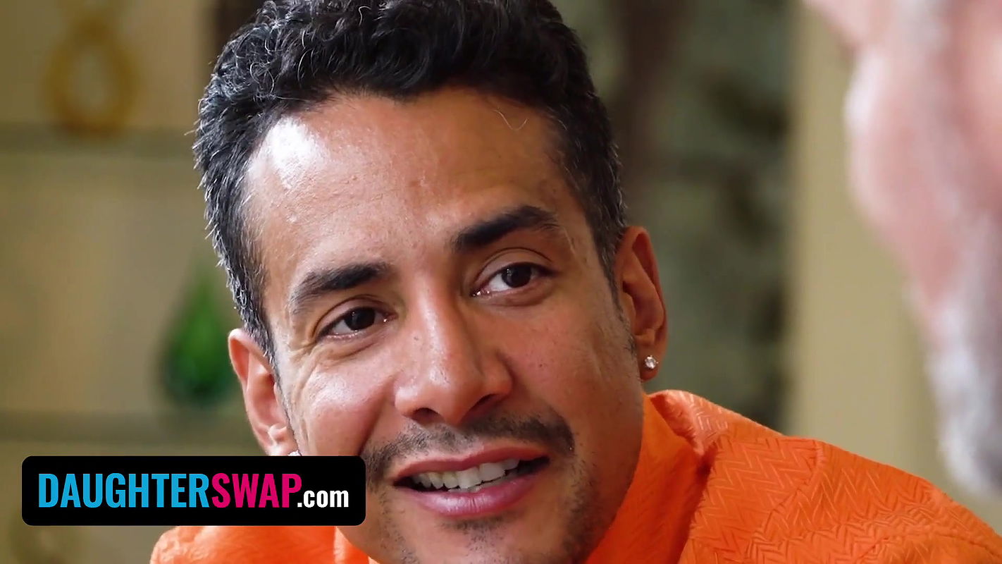 DaughterSwap – Hot Girls Layla London & Nicole Bexley Get Special Gifts For Their Graduation Part1