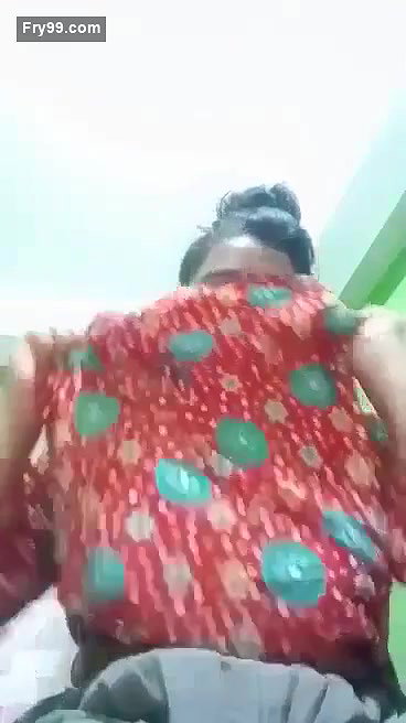 Married Bhabi Showing Boobs And Pussy