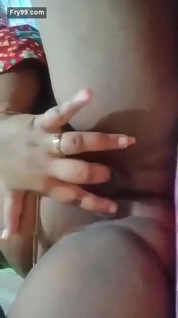 Married Bhabi Showing Boobs And Pussy