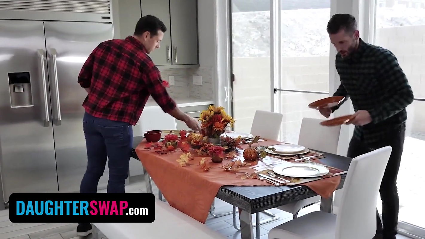 Step Daughters Jasmine Grey & Naomi Blue Bang Their StepDads On Thanksgiving Day Pt.1 – DaughterSwap